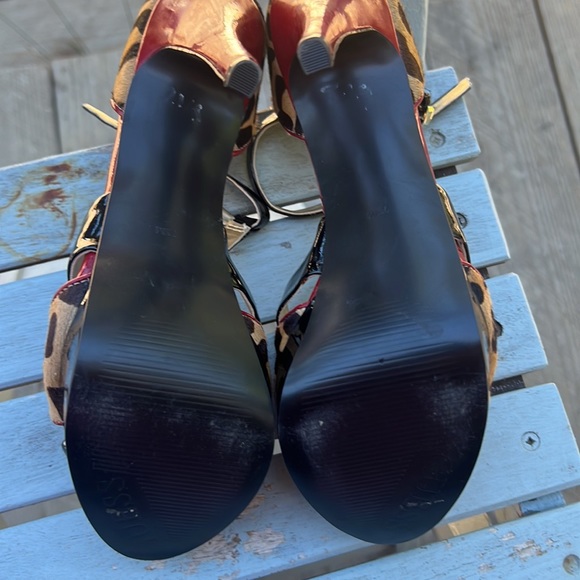 Guess stiletto platform 5” heels. Faux leopard hair and patent leather size 7.5! - Picture 7 of 8